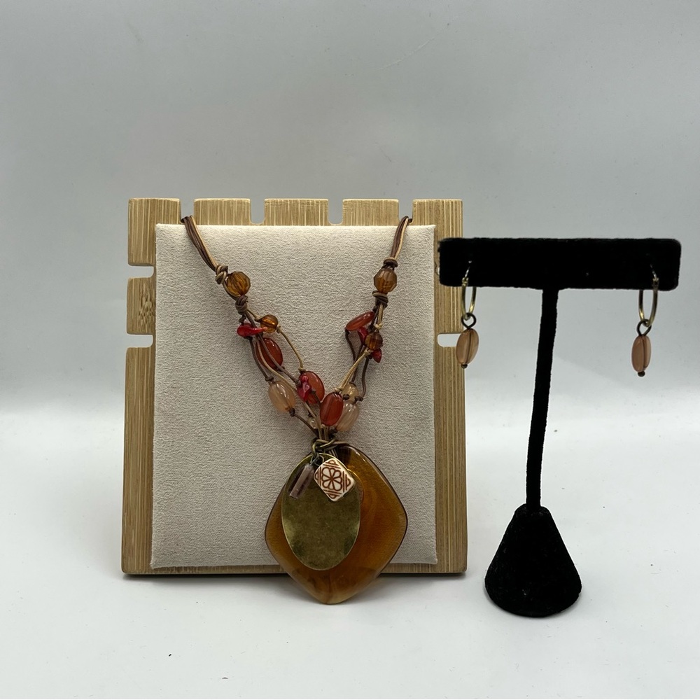 New in box plastic Avon necklace and earring set